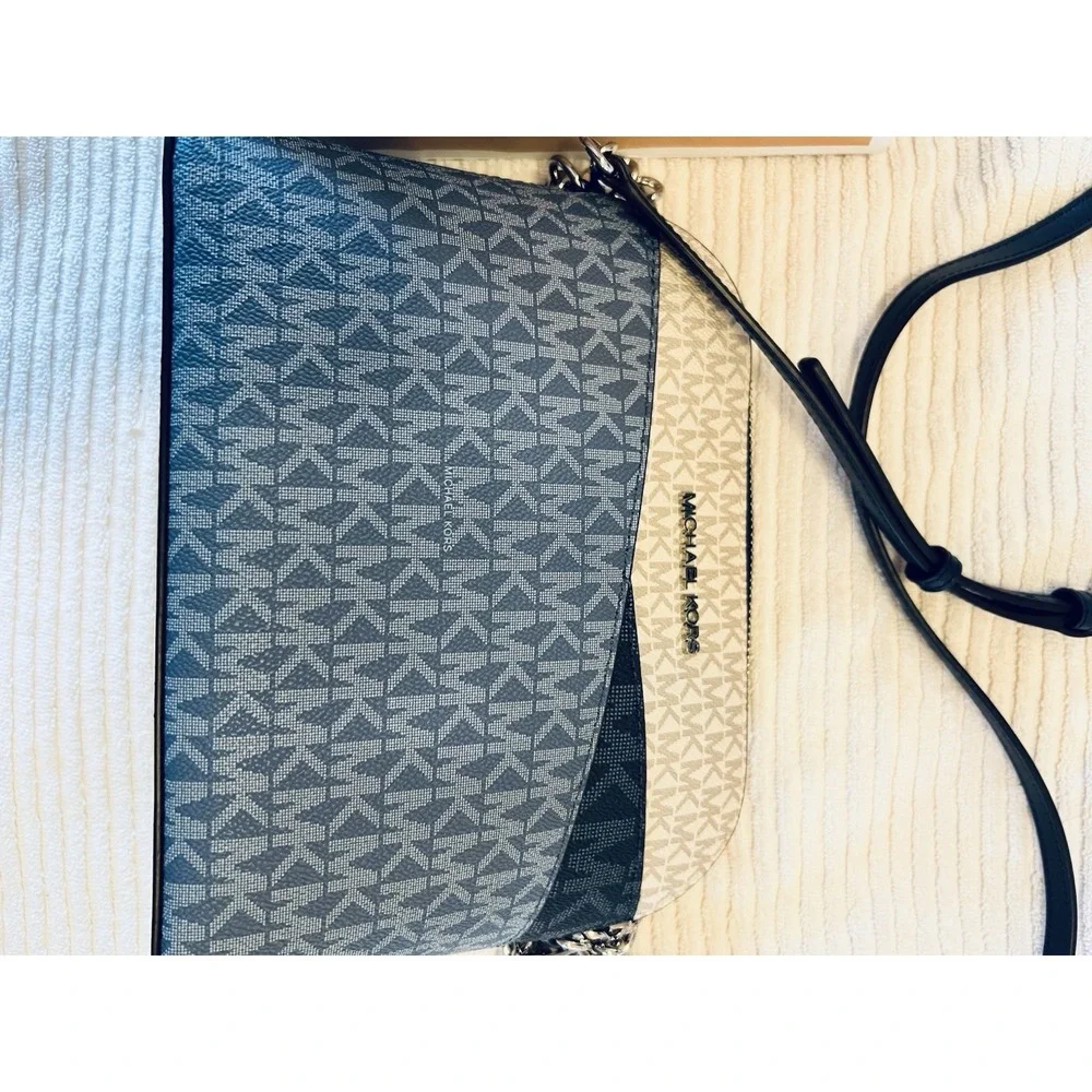 New Michael Kors Jet Set Travel MD Dome Crossbody Bag Signature Blue Multi NWT